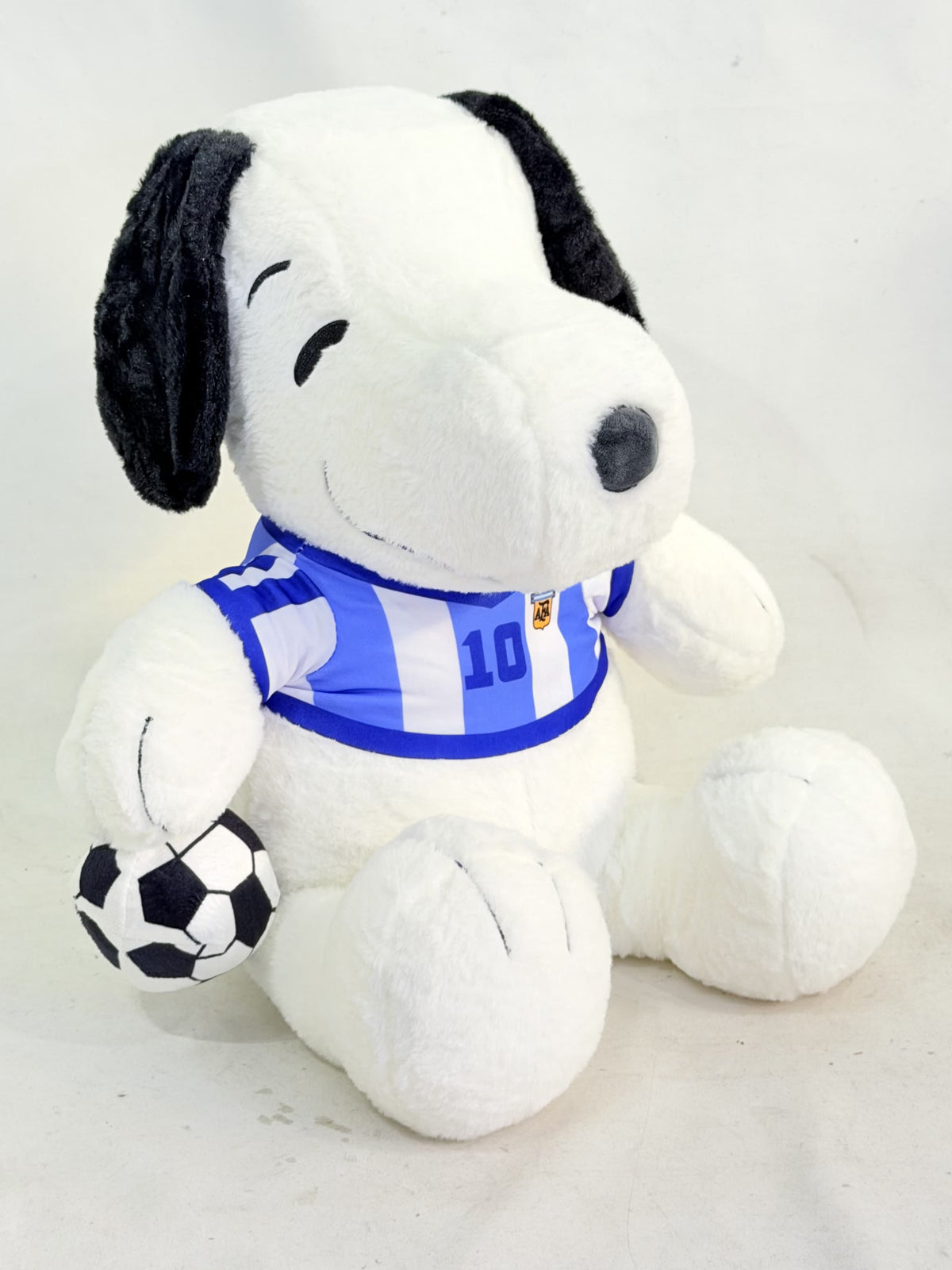 PELUCHE SNOOPY CON LA CAMISETA DE ARGENTINA