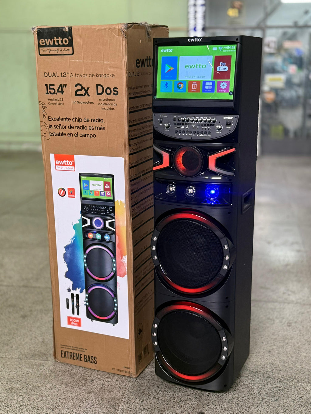 PARLANTE TORRE CON PANTALLA Y MICRÓFONOS INALÁMBRICOS