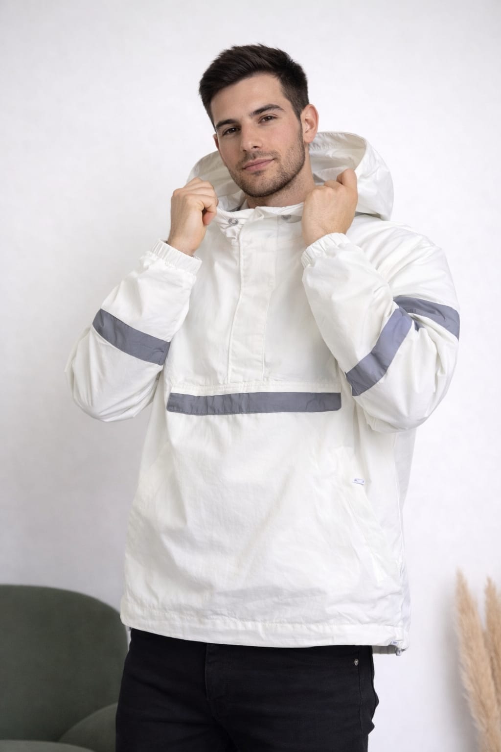BUZO FLUOR CON CAPUCHA DE HOMBRE
